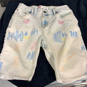 Levi’s printed light wash Jean shorts